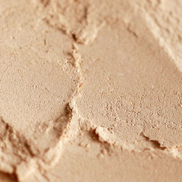 minerale foundation kleur Nude