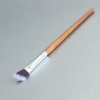 Angled eyeshadow brush, large (vegan)