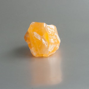 Oranje calciet ruw 04 (67 gram)