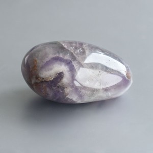 Amethyst Madagascar jumbo handsteen 01