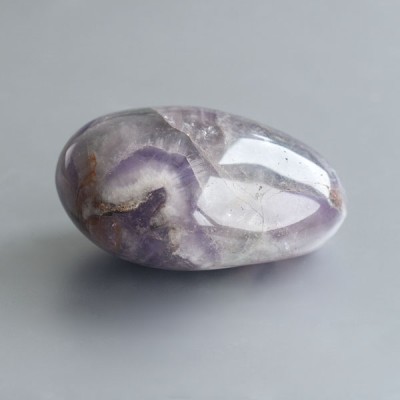 Amethyst Madagascar jumbo handsteen 01