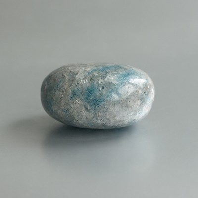 Ioliet in kwarts ("Blue Spot crystal") handsteen 08 XL