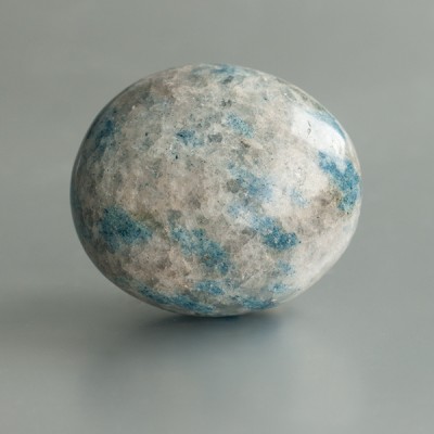 Ioliet in kwarts ("Blue Spot crystal") handsteen 10