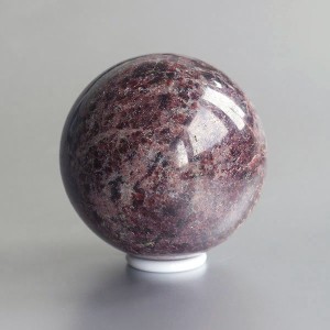 Rode Granaat edelsteen bol 04 (67 mm)