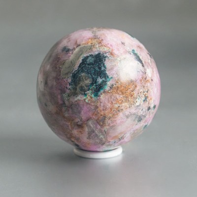 Cobalto Calciet met Malachiet bol (64 mm)