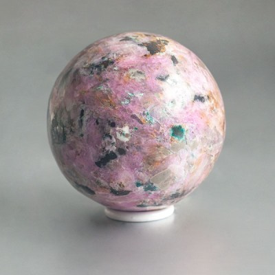 Cobalto Calciet met Malachiet bol (64 mm)