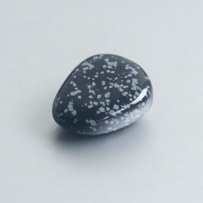 Sneeuwvlok Obsidiaan knuffelsteen 03