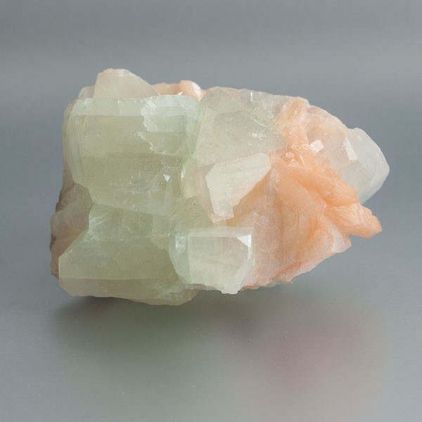 Apofyliet (groen) met stilbiet kristalcluster 01