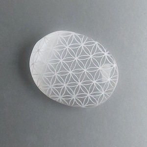 Witte Seleniet handsteen Flower of Life 01