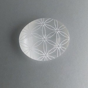 Witte Seleniet handsteen Flower of Life 02