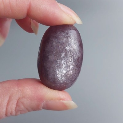 Paarse Anhydriet knuffelsteen 03 foto 3