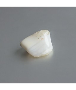 Witte Opaal (melkopaal) knuffelsteen 16
